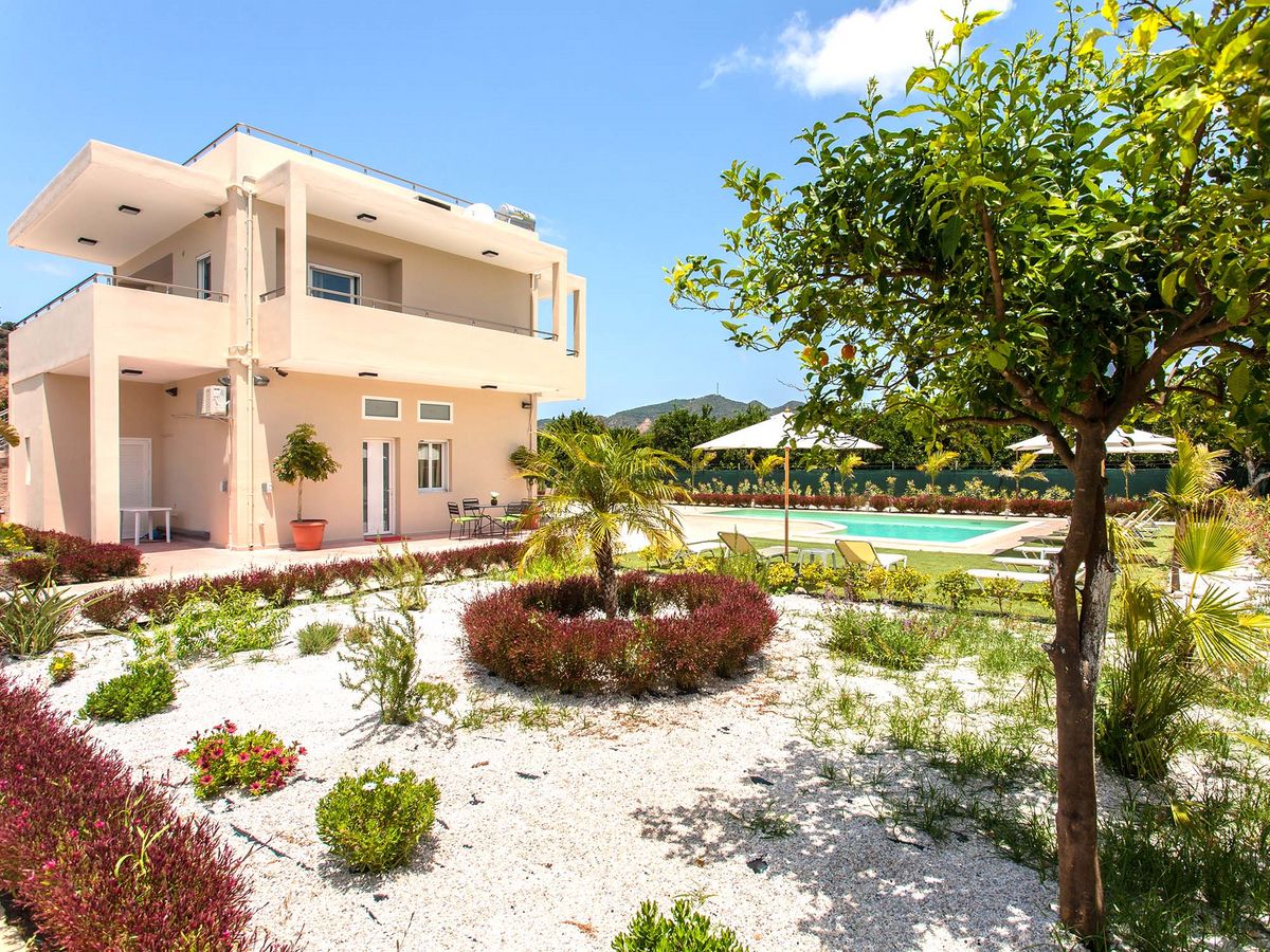 villa-chania-private-pool-platanias-green-orange-villa-exterior_03-safe-travel-greece