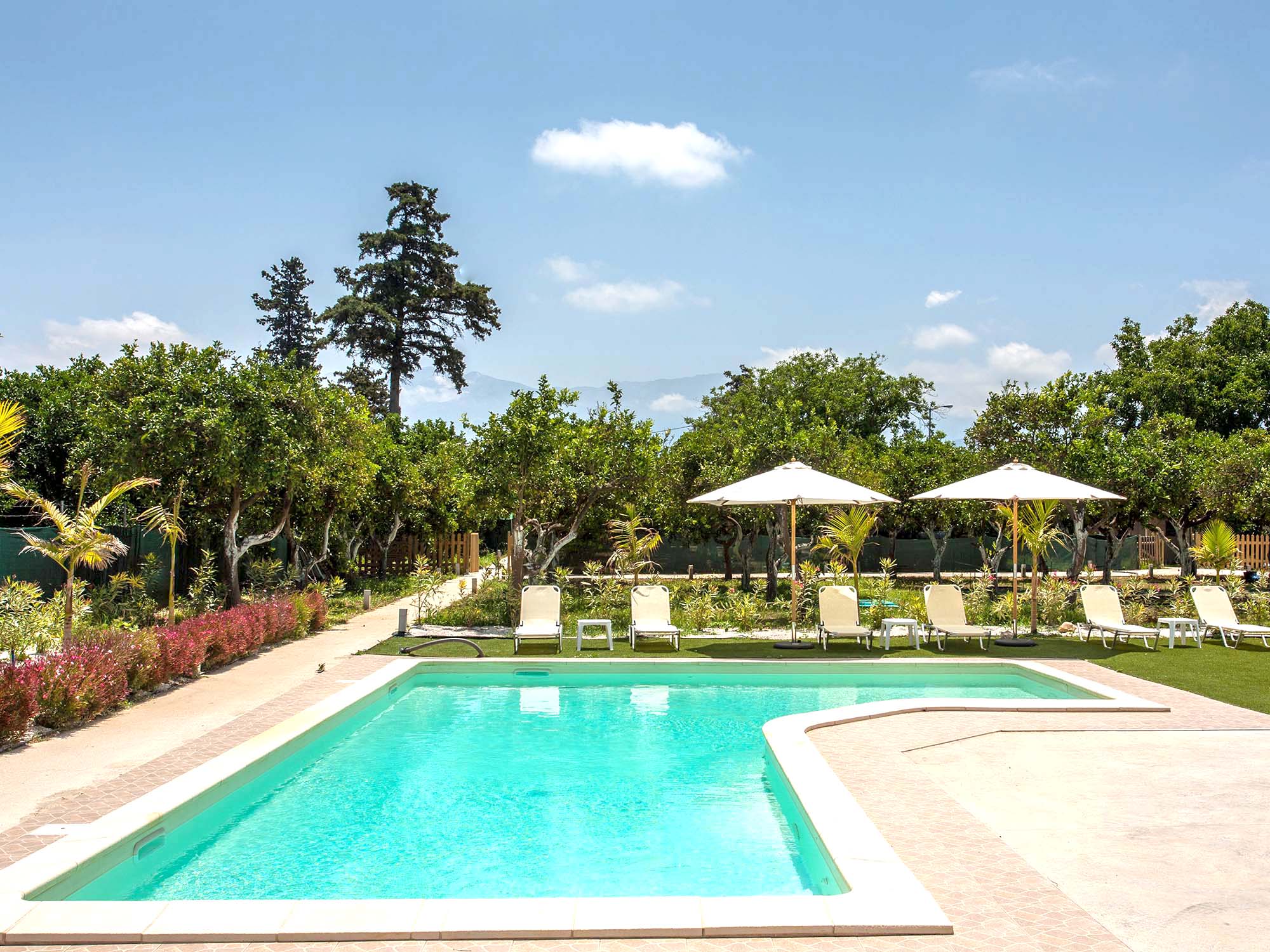 villa-with-pool-near-platanias-chania-swimming01-green-orange-villa-new